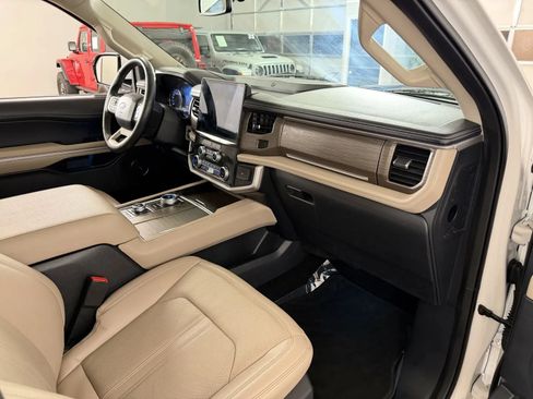 Used 2022 Ford Expedition Max Limited AWD/4WD image 42