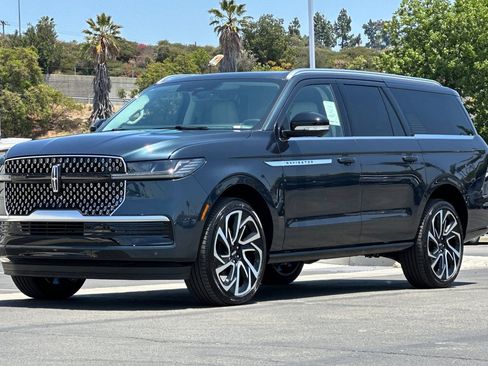 New 2026 Lincoln Navigator L Reserve AWD/4WD image 7
