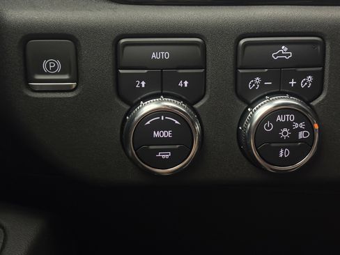 Used 2023 GMC Sierra 1500 Elevation w/ LPO, Elevation Black Package AWD/4WD image 25