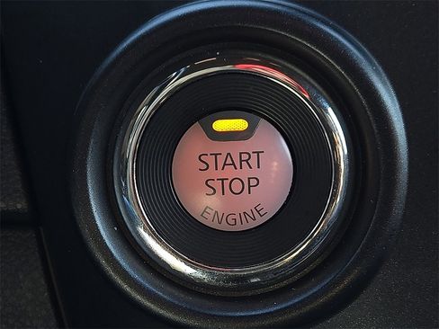 Used 2023 Nissan Titan SV w/ SV Convenience Package image 16