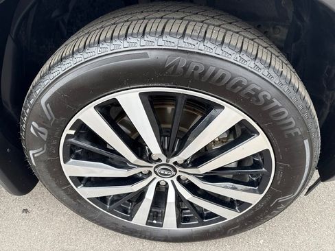 Used 2025 Nissan Pathfinder Platinum image 40