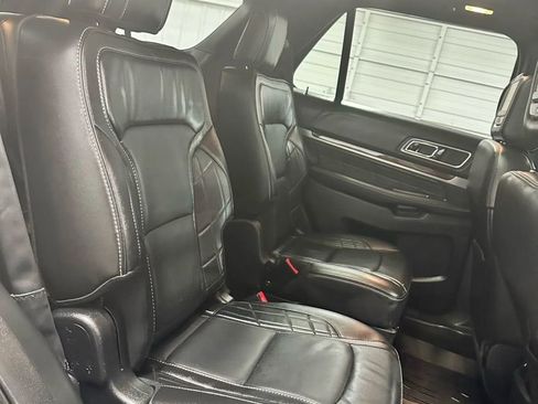 Used 2018 Ford Explorer Platinum image 36