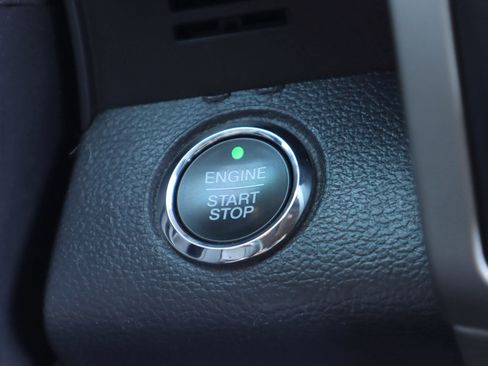 Used 2022 Ford F250 Lariat w/ Black Appearance Package image 25