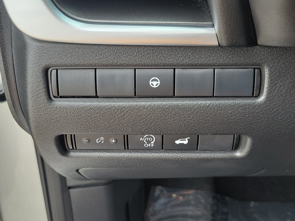 Certified 2025 Nissan Rogue SV FWD image 30