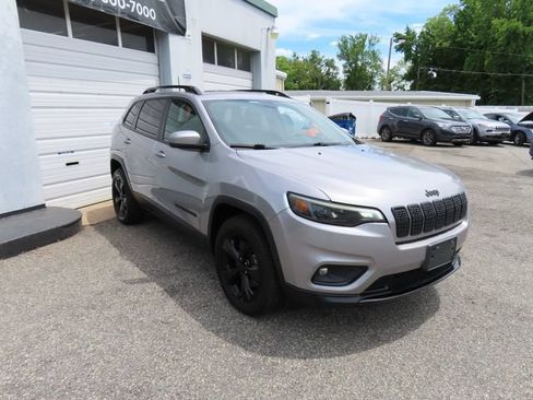 Used 2019 Jeep Cherokee Latitude Plus AWD/4WD image 4
