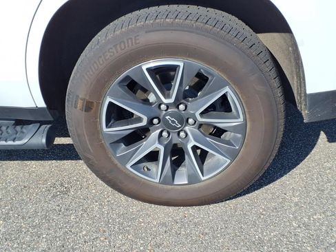 Used 2021 Chevrolet Tahoe Z71 w/ Z71 Off-Road Package AWD/4WD image 11