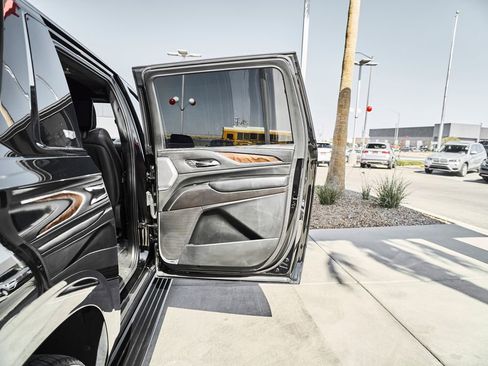 Used 2021 Cadillac Escalade ESV Sport Platinum w/ LPO, ONYX Package AWD/4WD image 12