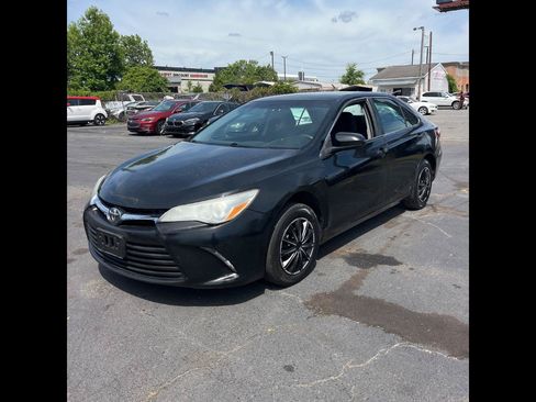 Used 2017 Toyota Camry LE FWD image 1