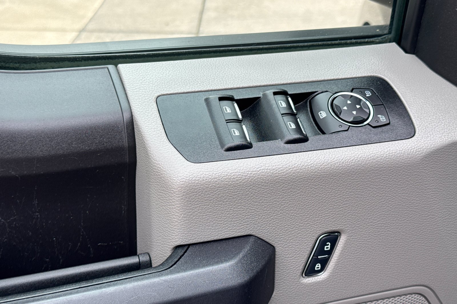 Used 2018 Ford F150 4x4 SuperCrew image 13