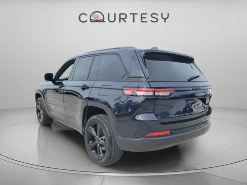 Certified 2024 Jeep Grand Cherokee Limited w/ Black Appearance Package image 2