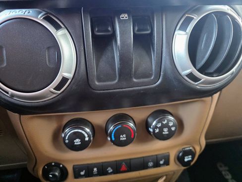 Used 2013 Jeep Wrangler Sahara w/ Dual Top Group AWD/4WD image 17