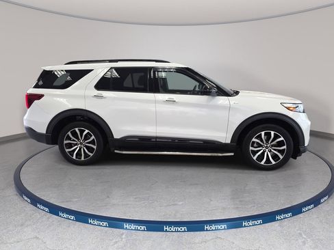 Certified 2022 Ford Explorer ST-Line AWD/4WD image 4