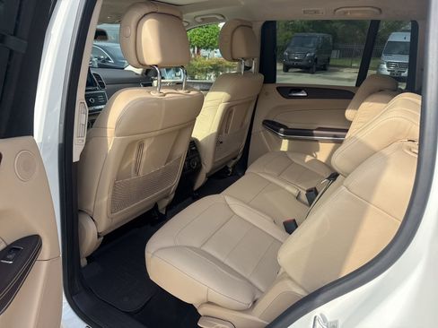 Used 2017 Mercedes-Benz GLS 550 4MATIC image 10