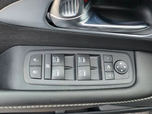 New 2026 Chrysler Pacifica Limited w/ S Appearance Package image 12