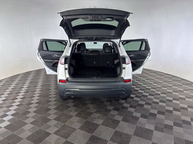Used 2019 Jeep Cherokee Latitude Plus AWD/4WD image 17