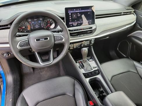 Used 2024 Jeep Compass Latitude image 17