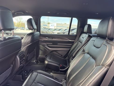 Used 2024 Jeep Grand Cherokee L Limited w/ Black Appearance Package AWD/4WD image 34