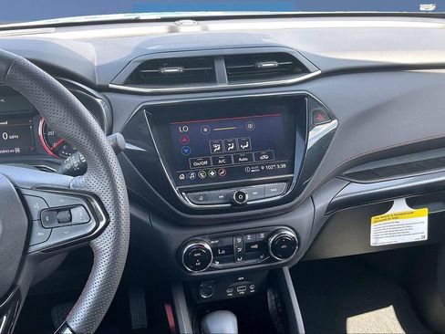 Used 2023 Chevrolet TrailBlazer RS w/ Technology Package AWD/4WD image 9