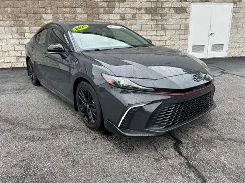 Certified 2025 Toyota Camry SE image 1