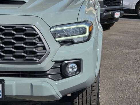 Used 2022 Toyota Tacoma TRD Sport w/ TRD Premium Sport Package RWD image 3
