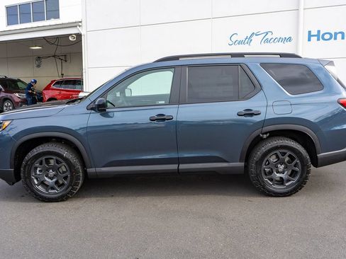 New 2026 Honda Pilot TrailSport image 9