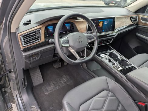 Certified 2025 Volkswagen Atlas SE AWD/4WD image 17