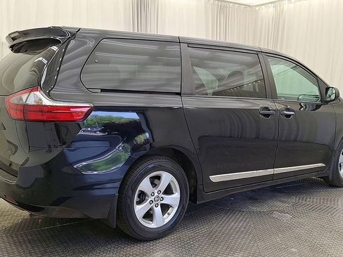 Used 2020 Toyota Sienna L FWD image 3