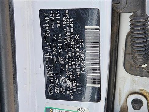 Used 2024 Hyundai Elantra Limited image 30