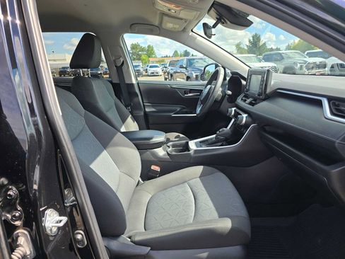 Used 2021 Toyota RAV4 XLE w/ XLE Grade Weather Package AWD/4WD image 10