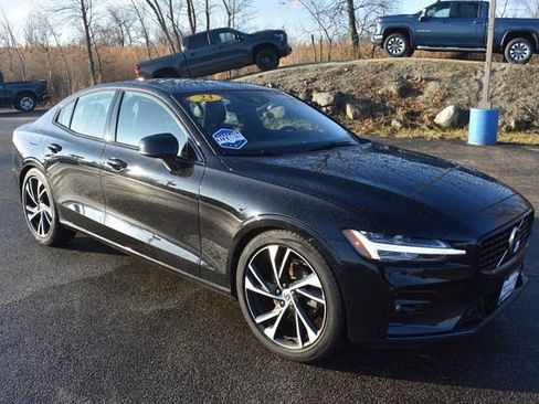 Used 2022 Volvo S60 B5 Momentum w/ Premium Package image 10