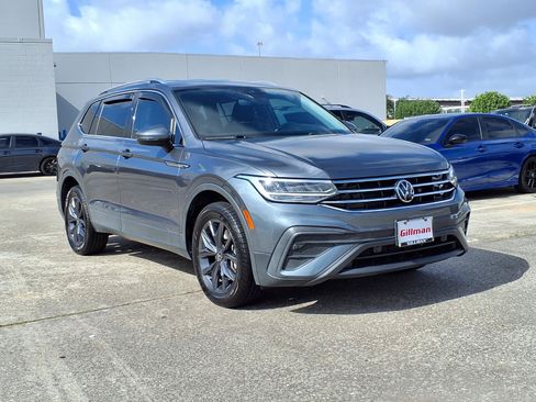 Used 2022 Volkswagen Tiguan SE FWD image 2