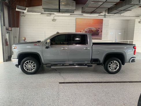 Used 2025 Chevrolet Silverado 2500 LTZ w/ LTZ Convenience Package AWD/4WD image 5
