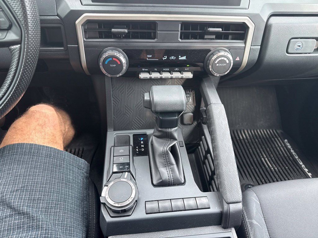 Used 2024 Toyota Tacoma SR w/ SR Upgrade Package AWD/4WD image 19