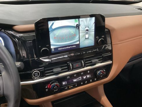 Used 2024 Nissan Pathfinder Platinum w/ Cargo Package image 15