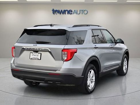 Used 2022 Ford Explorer XLT AWD/4WD image 5
