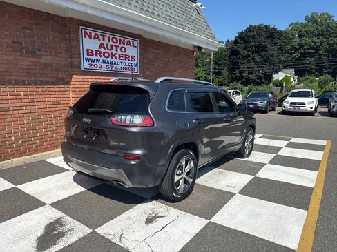 Used 2019 Jeep Cherokee Limited w/ Luxury Group AWD/4WD image 3
