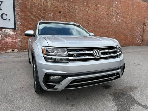 Used 2019 Volkswagen Atlas SE w/ Panoramic Sunroof Package image 2