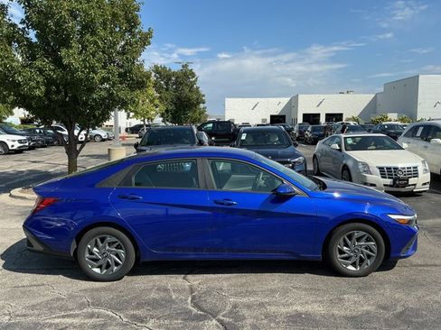 Used 2024 Hyundai Elantra SEL FWD image 4