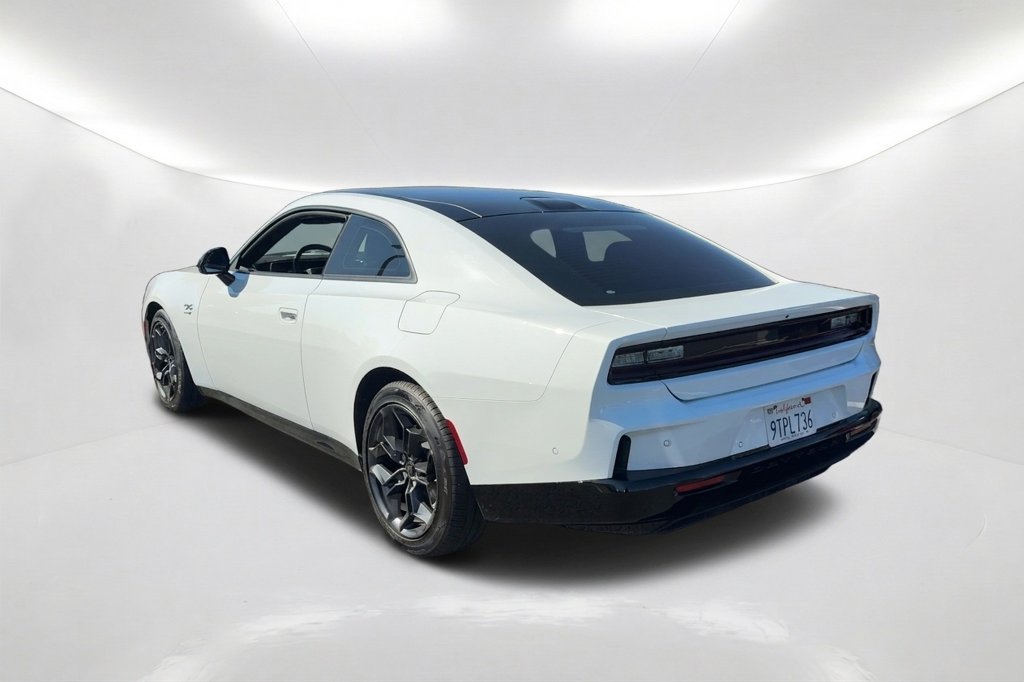Used 2025 Dodge Charger Daytona R/T w/ Sun & Sound Package AWD/4WD image 8