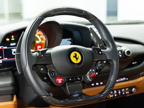 Used 2022 Ferrari F8 Tributo image 38