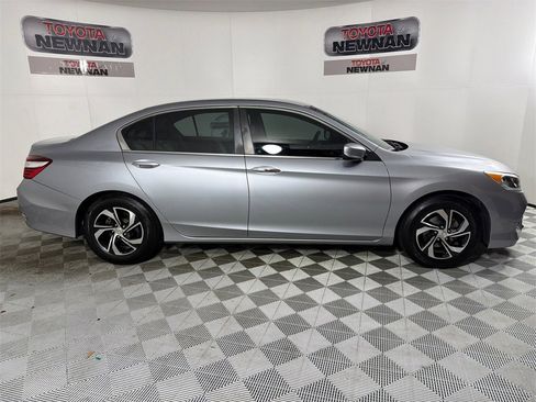 Used 2017 Honda Accord LX image 2