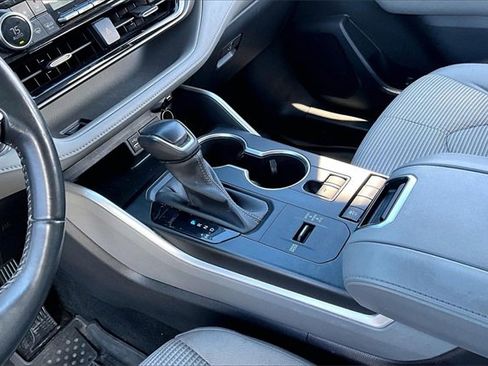 Used 2022 Toyota Highlander LE image 15