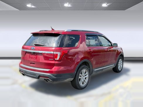 Used 2018 Ford Explorer XLT w/ Equipment Group 201A AWD/4WD image 7