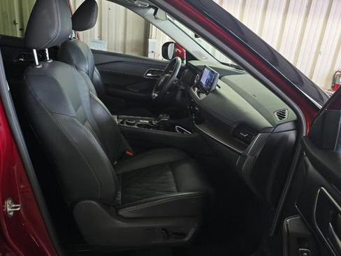 Used 2024 Nissan Rogue Platinum w/ Platinum Premium Package image 6