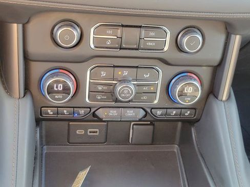 Used 2023 Chevrolet Suburban High Country AWD/4WD image 21