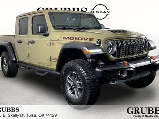 Used 2025 Jeep Gladiator Mojave w/ Safety Group AWD/4WD video 1