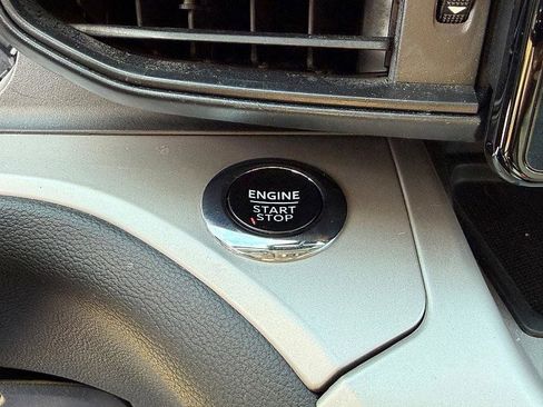 Used 2023 Ford Explorer XLT image 25