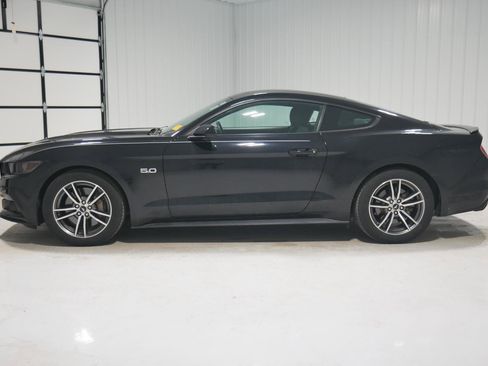 Used 2017 Ford Mustang GT image 8
