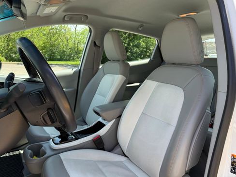 Used 2019 Chevrolet Bolt Premier w/ Infotainment Package image 11