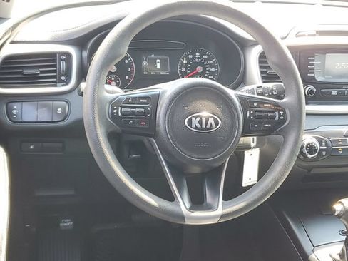 Used 2017 Kia Sorento LX FWD image 12
